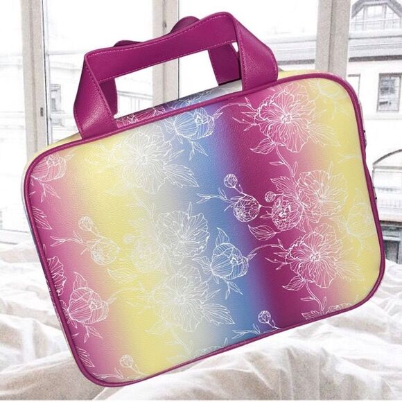 Betsey Johnson Ombré Cosmetics Travel Bag Toiletries Pink Yellow Blue​ - Picture 4 of 5